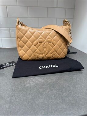 CHANEL Caviar Beige Leather Hobo Bag Gold Hardware